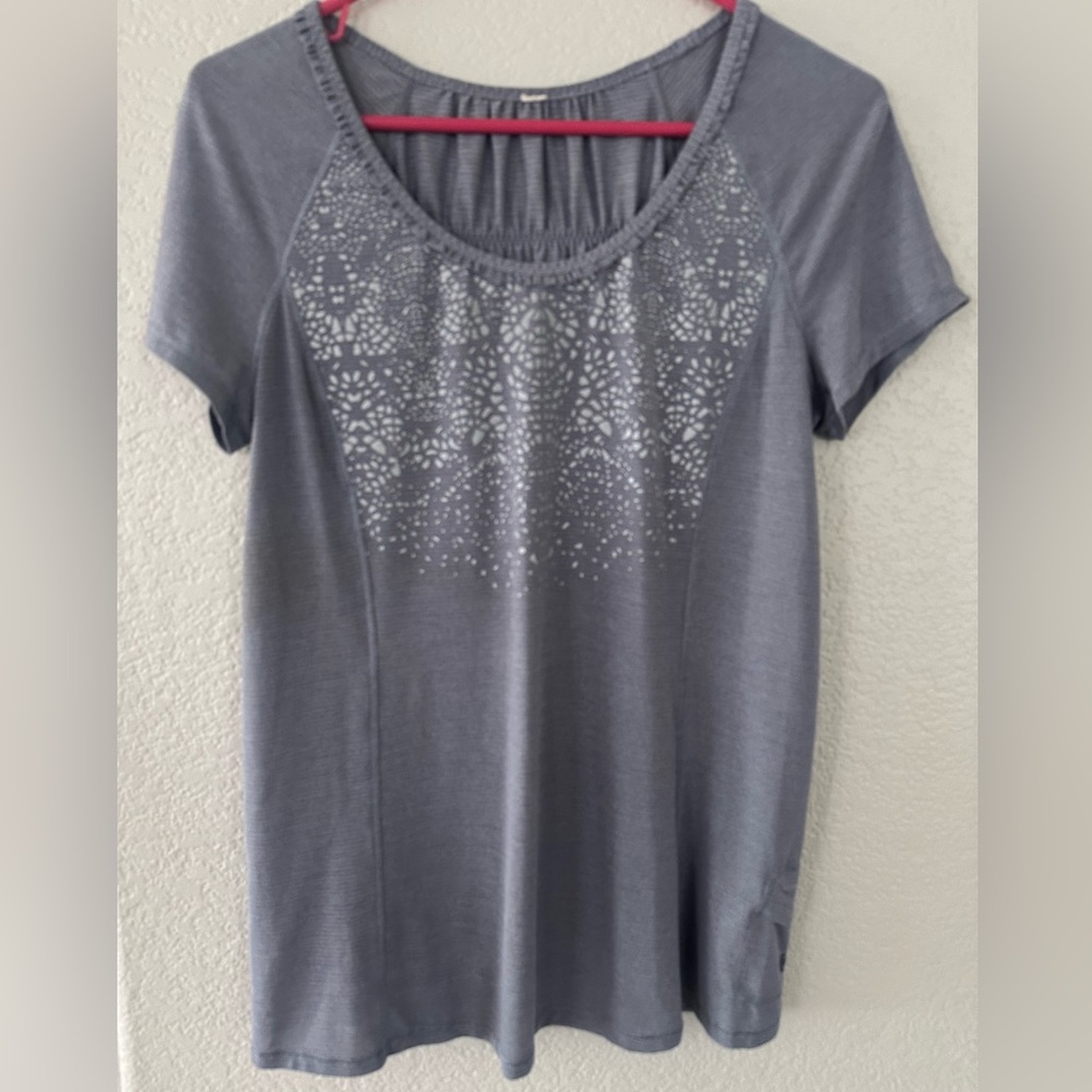 Gray Short Sleeve Women's Top LULULEMON SIZE M MEDIUM